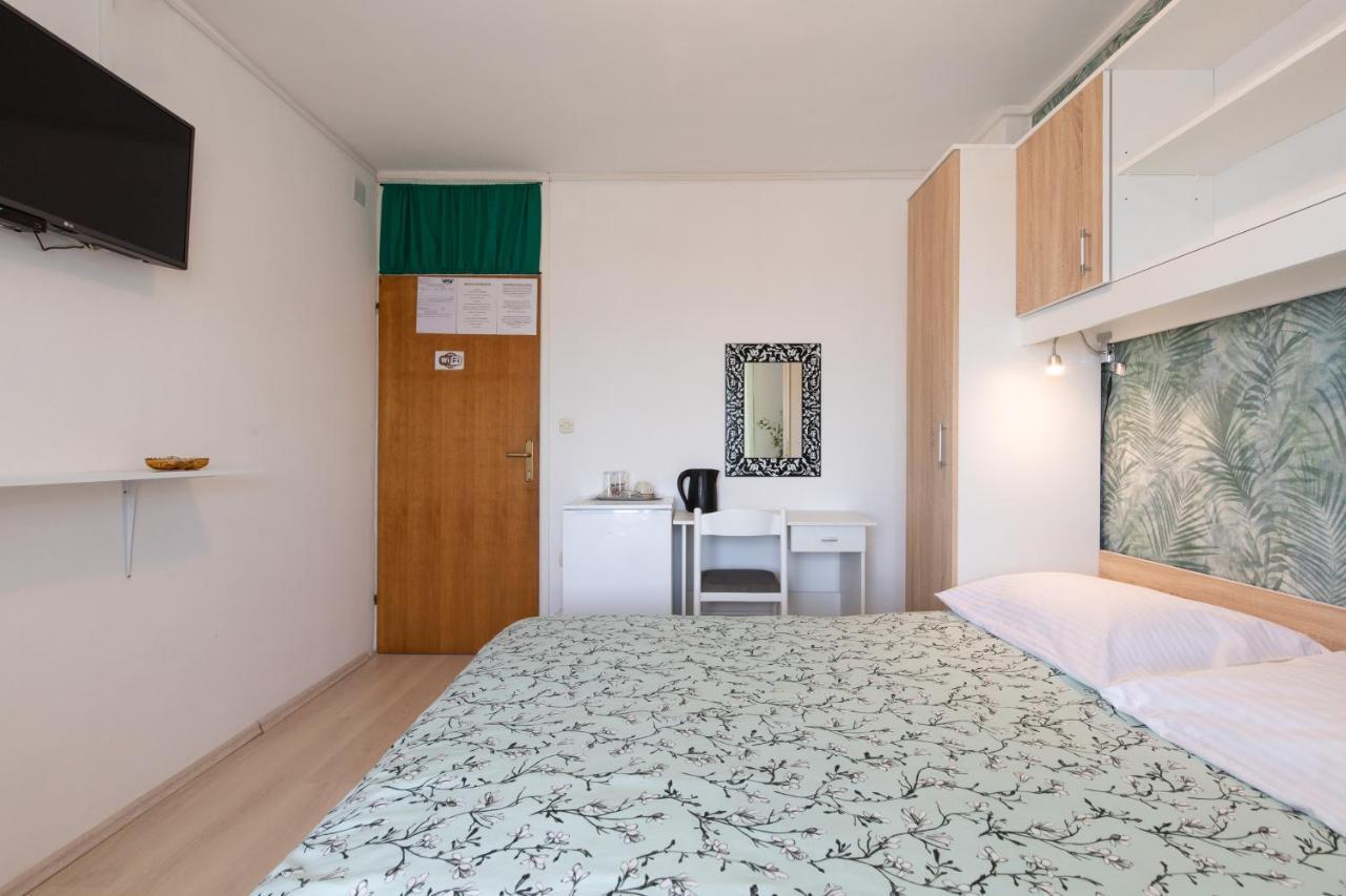 Apartment & Rooms Ivica Крк Екстер'єр фото