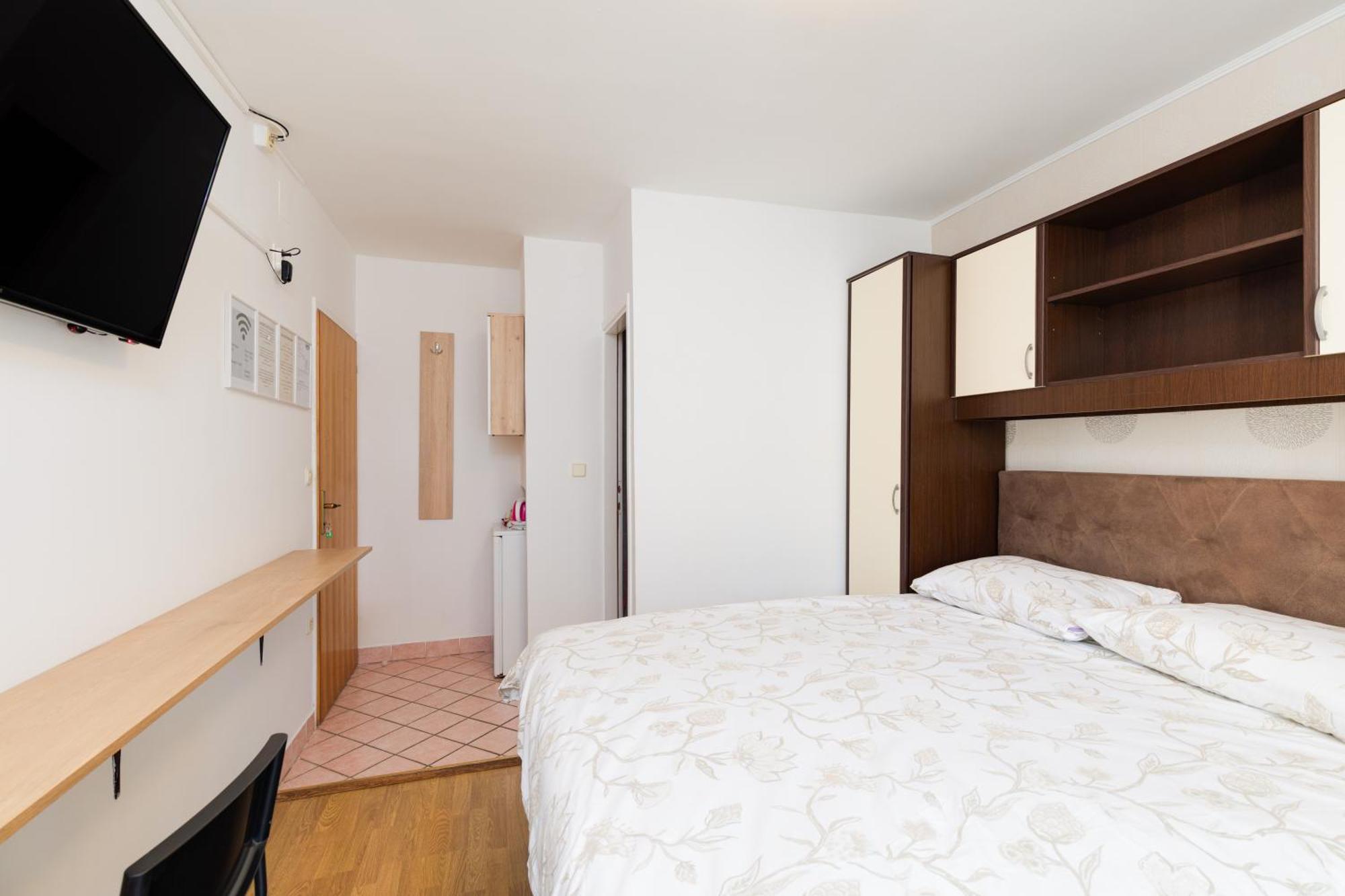 Apartment & Rooms Ivica Крк Екстер'єр фото